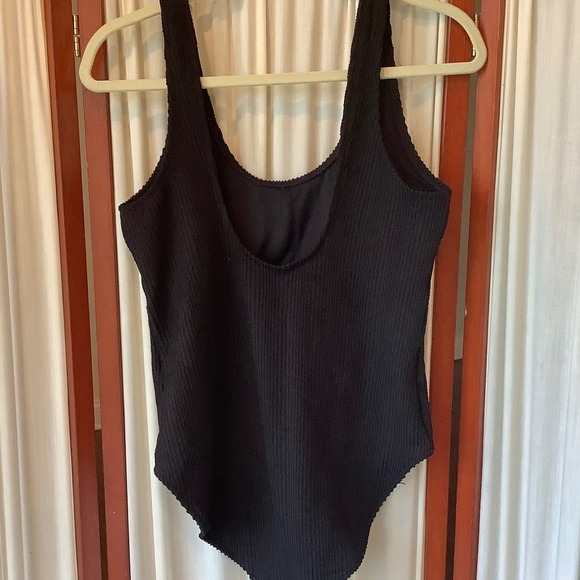 Old Navy Black Ribbed Textured One Piece Swimsuit Size Large - Picture 4 of 8